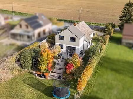 bell villa 3 chambres avec garage  parkings et jardin!