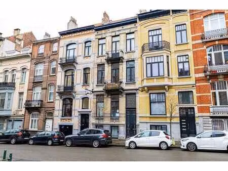 ixelles-flagey - 1er étage d'une maison-appartement 2 chbres