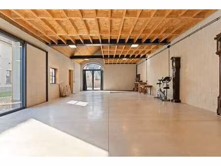 bureau commercial avec logement résidentiel