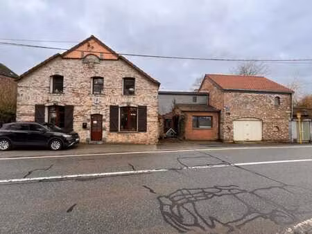 spacieuse maison unifamiliale avec annexes