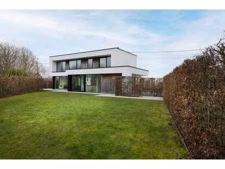 jonge ben-woning op rustige  landelijke ligging.