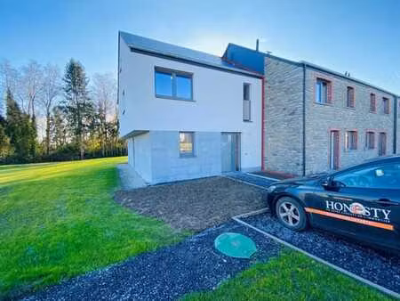 belle maison 5 chambres avec bureau et jardin à libramont