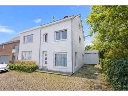 maison 3 façades en campagne avec 3 chambres  parkings et ga