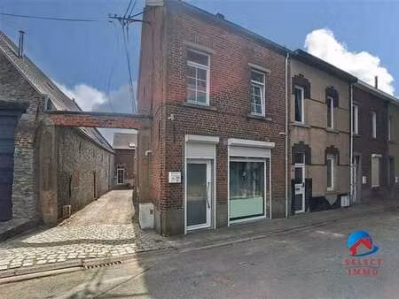 maison 3 façades sur la place de saintes
