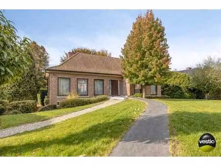 ruime residentieel gelegen villa op 46a89ca nabij centrum...