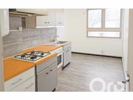 location appartement  81.5 m² t-4 à bollène  670 €