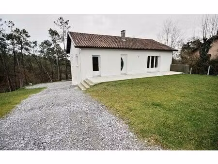 location maison  m² t-4 à saint-boès  910 €