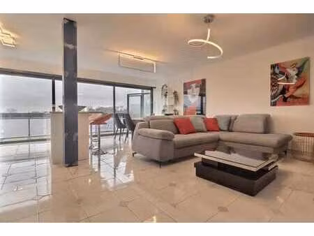 duplex lumineux avec vue imprenable  terrasse et piscine