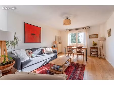 t3 avec balcon et parking flachet