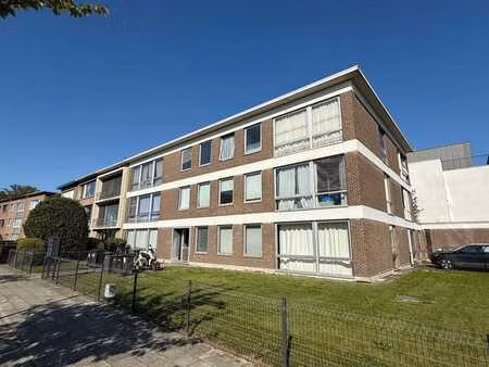 ruim appartement van ca. 90 m² in het centrum van brassch...