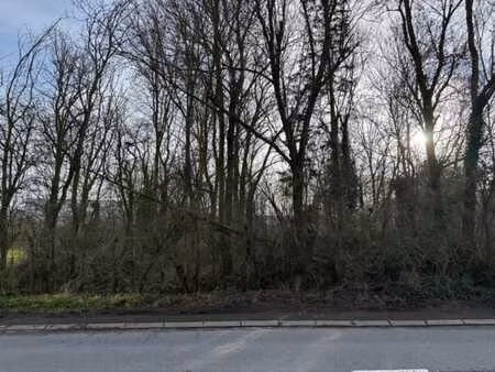 terrain de 2137 m2 très bien situé