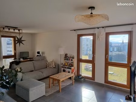 duplex dernier étage avec terrasse - proche métro - calme absolu