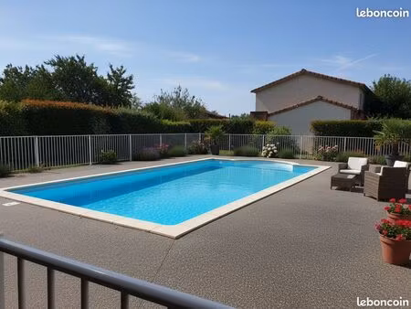 longages récent t3 61m² terrasse 2 pkg piscine autoroute