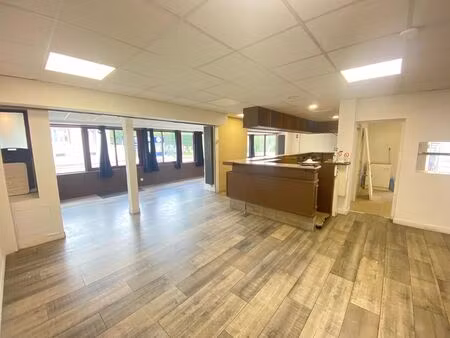 boutique avec place de parking - saint cyr l'ecole gare.