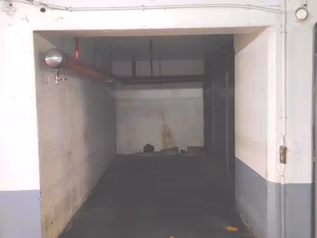 parking petite citadine/2 motos