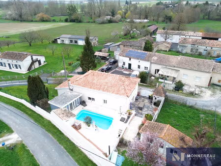 maison de village avec piscine et dependances