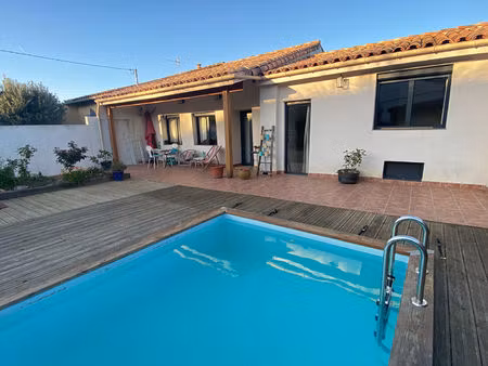 maison de charme avec jardin  et piscine