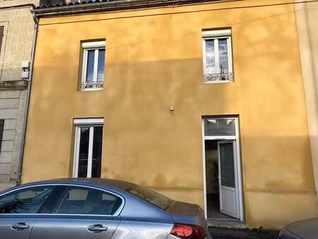 opportunité d’une maison de ville à restaurer avec cour