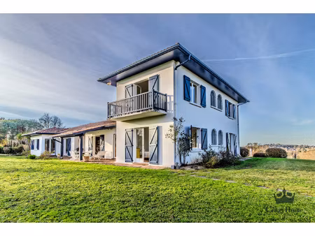 propriété d'exception à urrugne - vue rhune