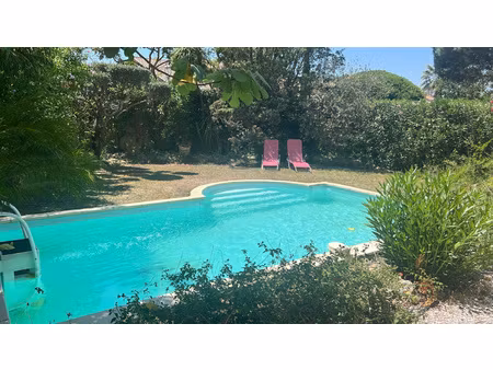 villa t6 avec piscine et jardin