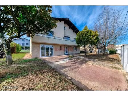 villa 12 pièces 272 m²