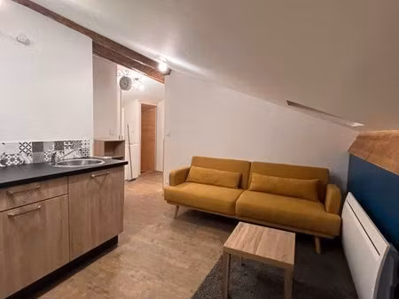 magnifique petit t2 mansardé refait à neuf 4eme étage