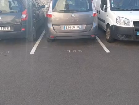 place parking voiture – saint-denis (proche gare)