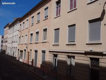garage fermé croix rousse à louer