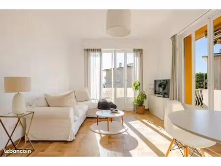 bel appartement 10 min nice centre terrasse mer