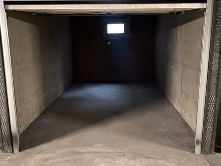 loue grand garage centre-ville