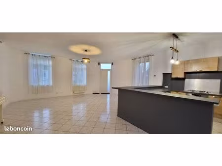 saméon / au cœur du village maison de ville de 105 m²  entièrement rénovée