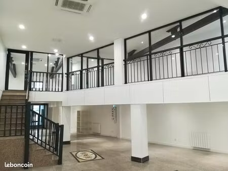 grand local d'activite  bureaux  entrepot 200 m2 pied autoroutes caluire avec stationnemen