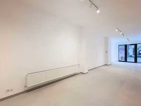 surface commerciale entièrement rénovée à louer