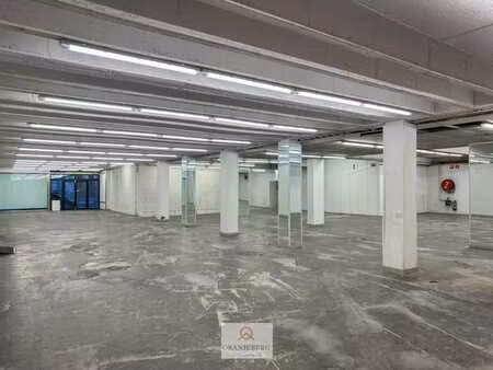uitzonderlijk ruim handelspand (609m²) te huur op toploca...