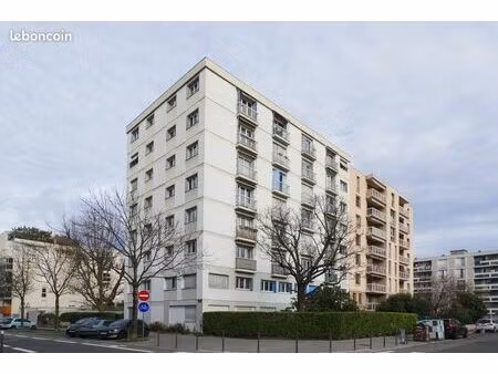 bureaux 73 m²