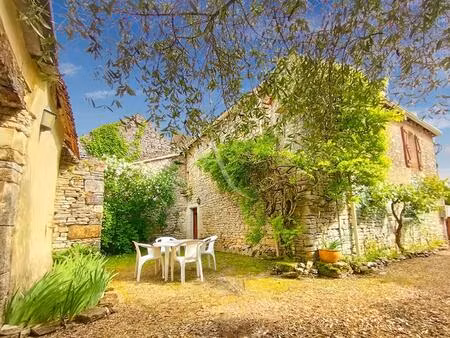 maison en pierre 122m² + grange aménageable  à 5 min des commerces