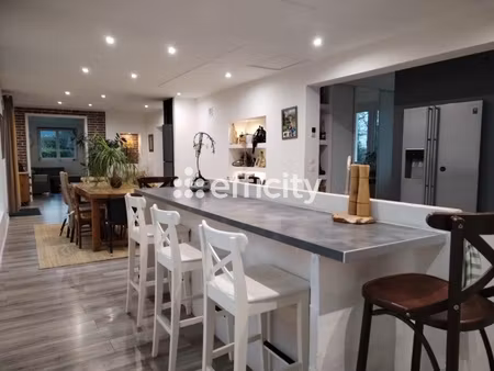 maison 8 pièces - 210 m²