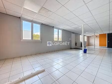 location bureaux et commerces à vair-sur-loire (44150) : à louer / 289m² vair-sur-loire