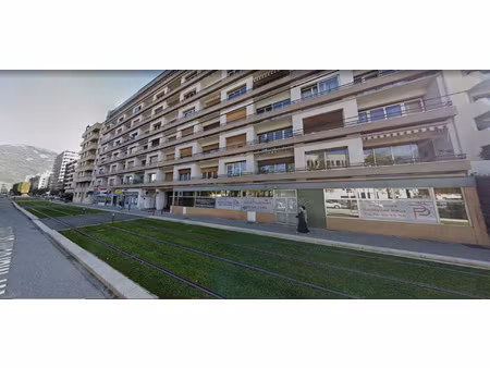 local commercal -193 m2 sur axe passant