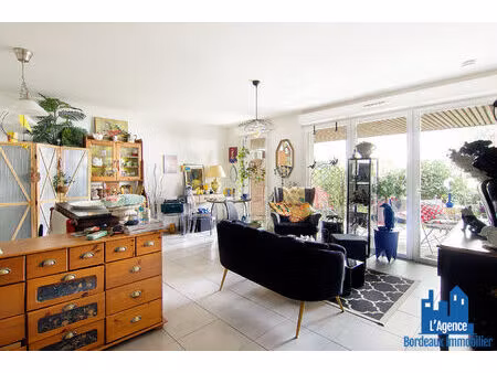 exclusivité !!! bordeaux lac - appartement type 2 de 46 m² avec terrasse + 1 place de park