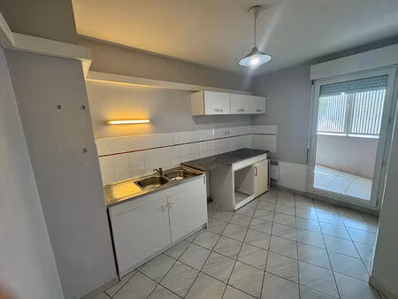 location appartement 2 pièces  50.28m²  nîmes