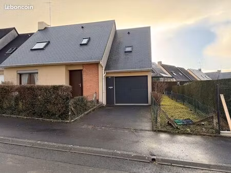 pavillon à proximité des commerces et des écoles situé à agneaux