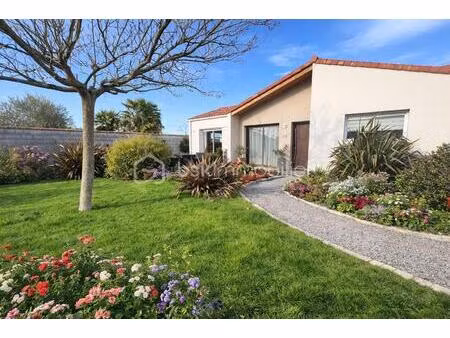 maison traditionnelle de 97 m² à la bruffiere