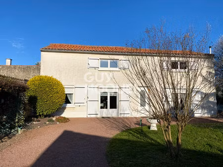 maison petosse 5 pièce(s) 124.34 m2