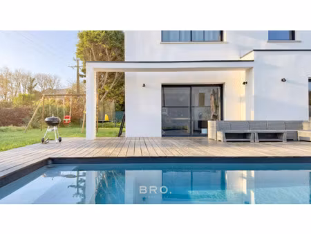 maison 151m2 sur 797m2 de terrain  4 chambres.