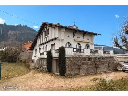 villa 8 pièces 215 m²