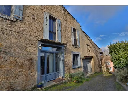 maison atypique à découvrir  dans un univers tout autant artistique que paisible