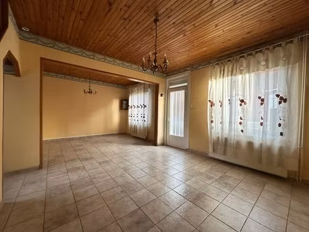 urgent. maison a renover  garage  jardin