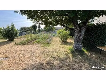 terrain 794 m² les adjots