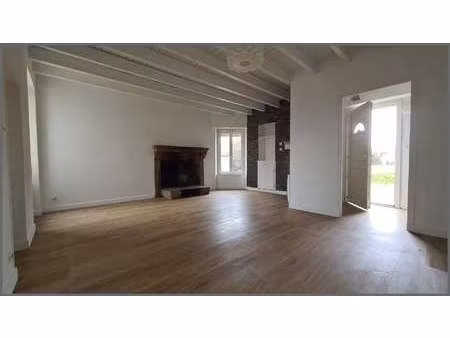 vente maison au pin (79140) : à vendre / 70m² le pin